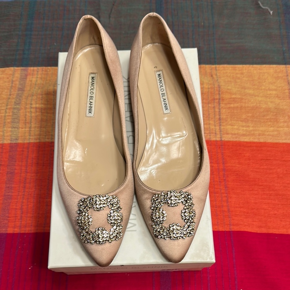Manolo Blahnik Women's Nude satin hangisi flat size 41.5